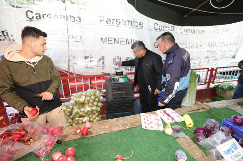 Bayraklı zabıtası sahada